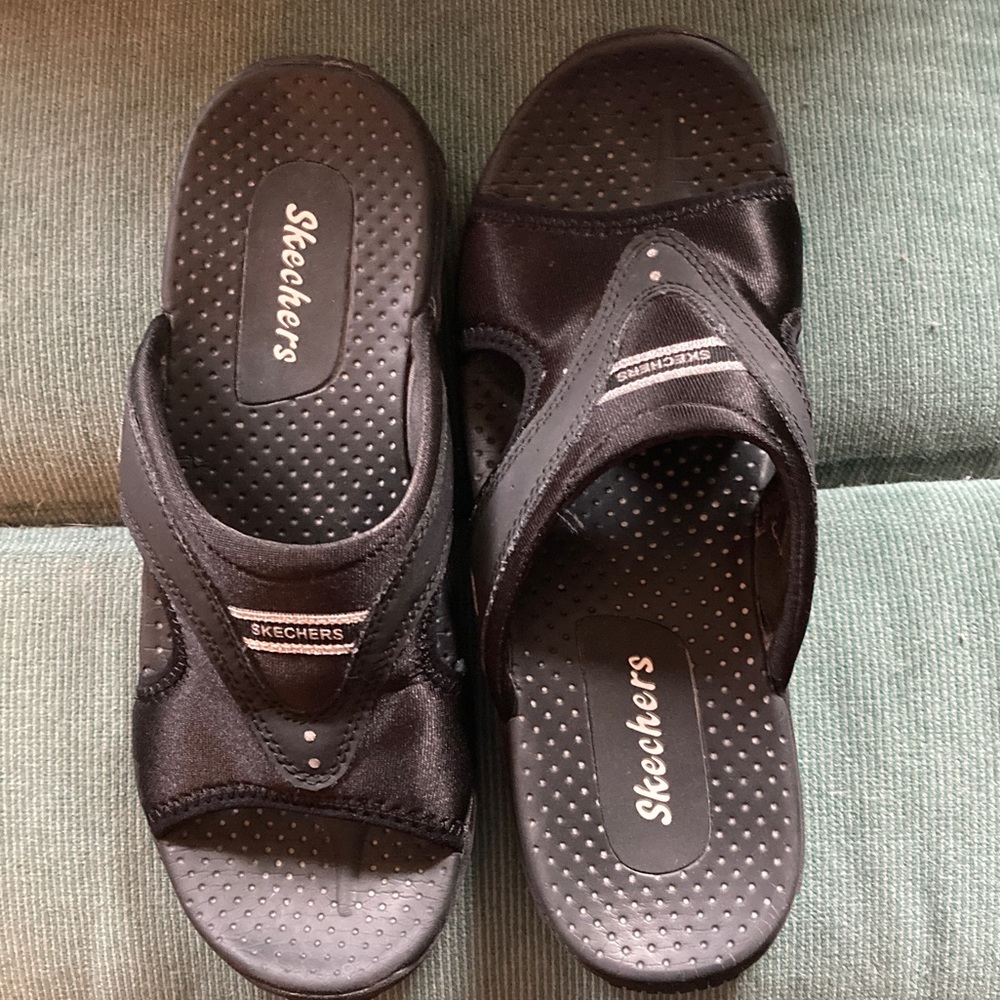 Sketchers black flip flops, size 9